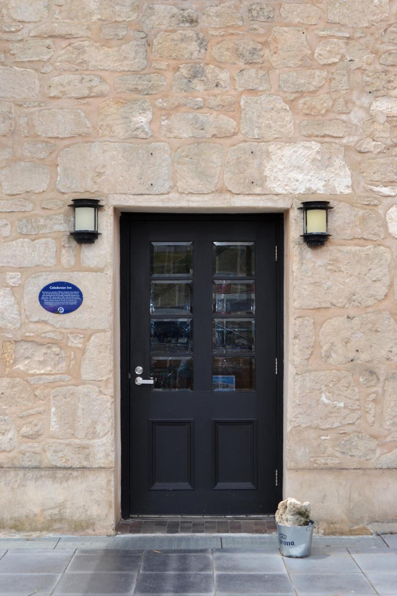Caledonian Inn Роуб Екстериор снимка